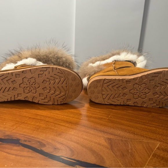 NWOT Brown Fur-Trimmed Women's Boots size 9-9.5. Fits like 8.5. never been worn - Picture 6 of 8